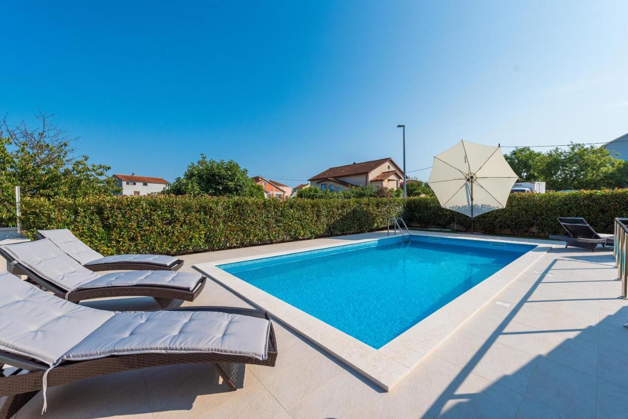 Villa Petra S Bazenom, Rostiljem I Parkingom Zadar Exterior foto