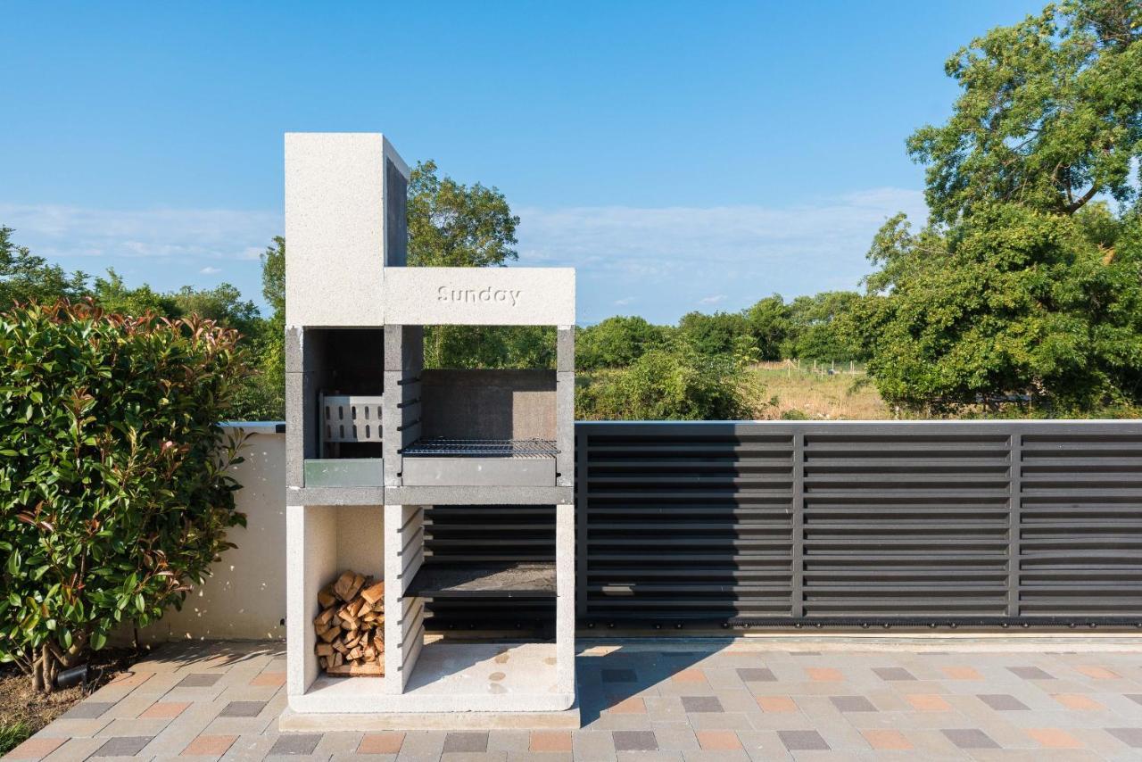 Villa Petra S Bazenom, Rostiljem I Parkingom Zadar Exterior foto