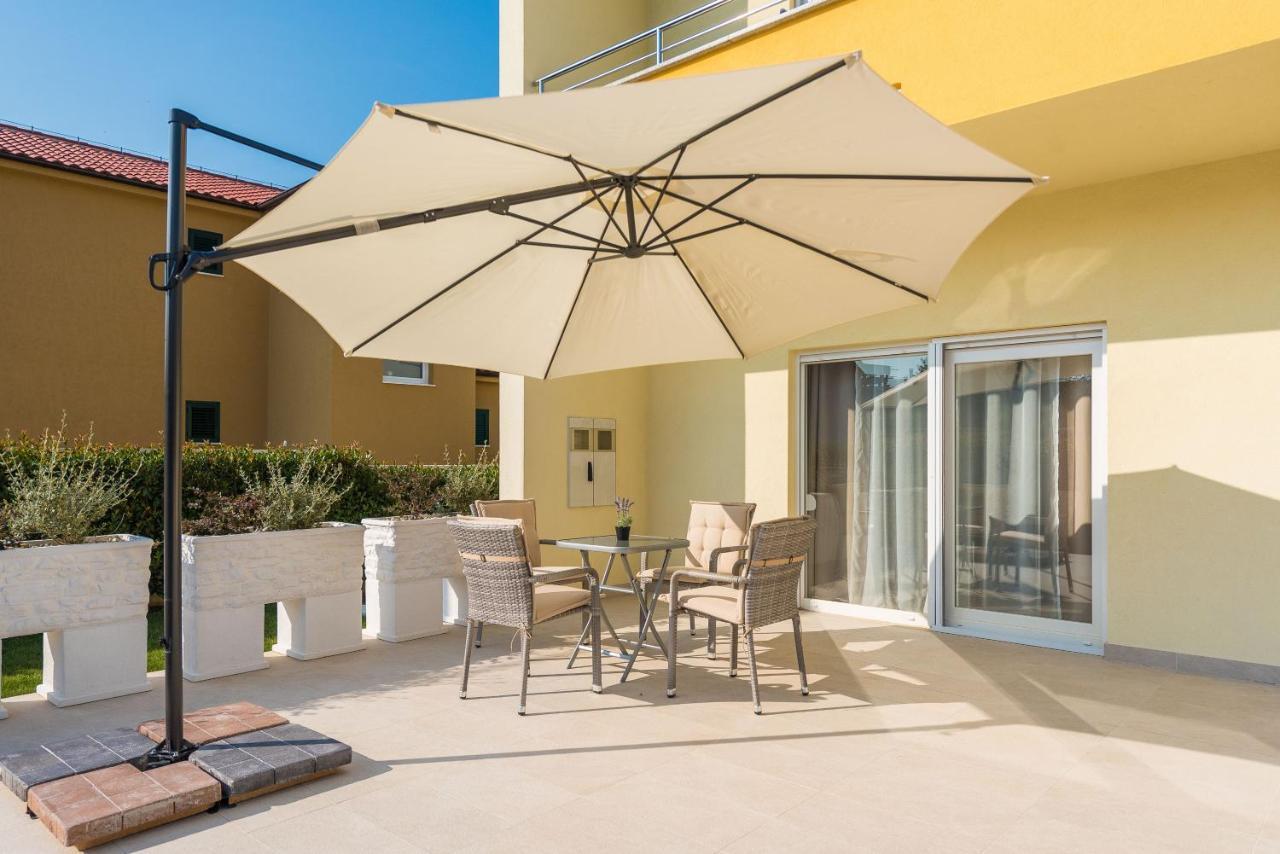 Villa Petra S Bazenom, Rostiljem I Parkingom Zadar Exterior foto