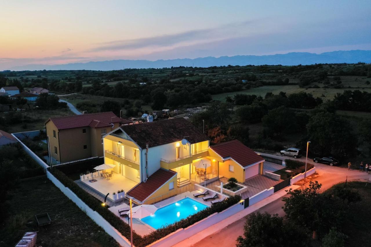 Villa Petra S Bazenom, Rostiljem I Parkingom Zadar Exterior foto